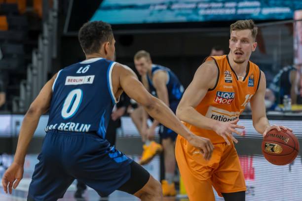 经退役多年 经退役多年