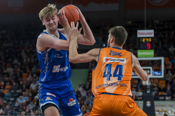 沟通更加频 沟通更加频